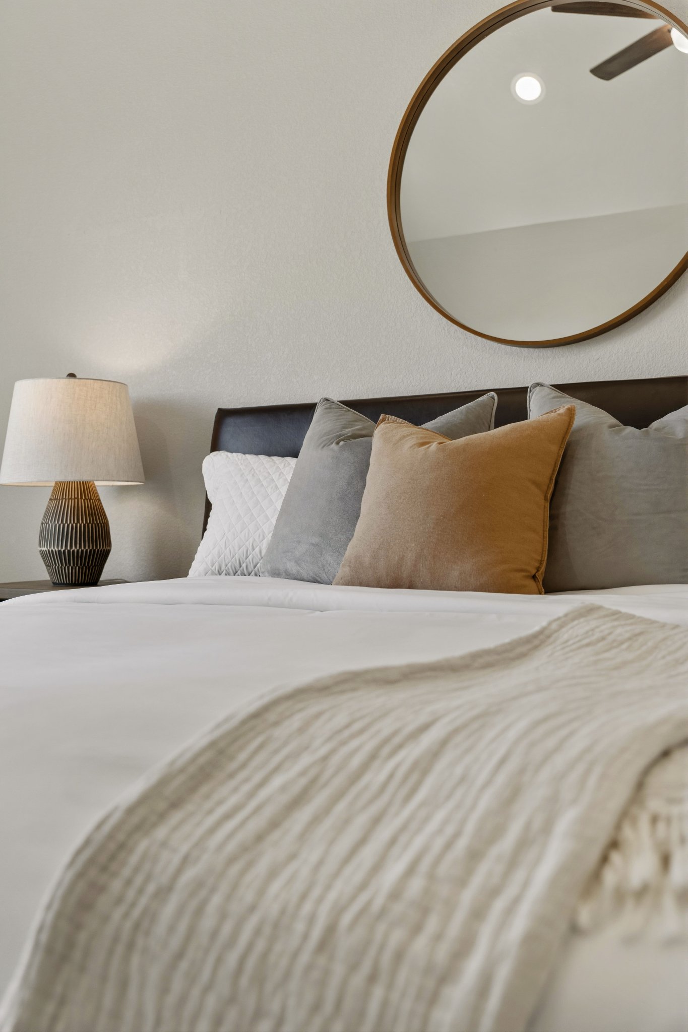 Primary bedroom — round mirror detail